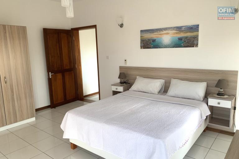 Flic en Flac for rent recent 3 bedroom apartment located in a beautiful residence 5 minutes walk from the beach and shops in a quiet area.