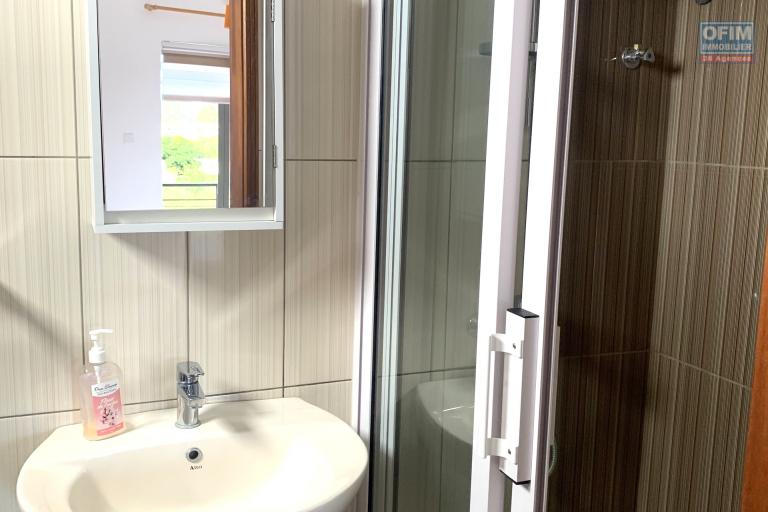 Flic en Flac for rent recent 3 bedroom apartment located in a beautiful residence 5 minutes walk from the beach and shops in a quiet area.