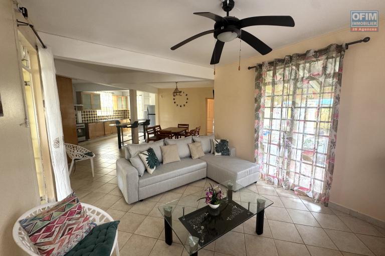 Flic en Flac – Large 5 bedroom villa with swimming pool for rent, ideally located just a 5 minute walk from the beach and shops.