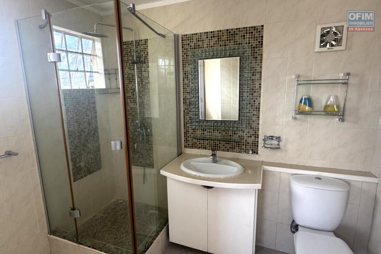 Flic en Flac – Large 5 bedroom villa with swimming pool for rent, ideally located just a 5 minute walk from the beach and shops.