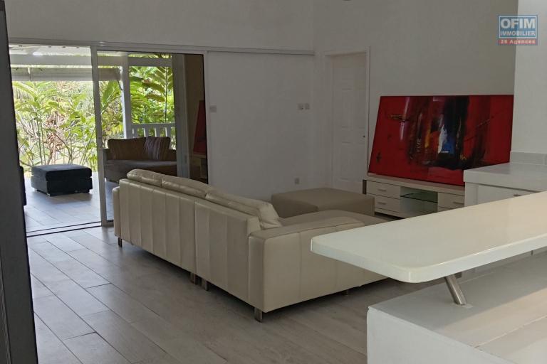 Villa in CALODYNE, a rare gem in a green oasis.