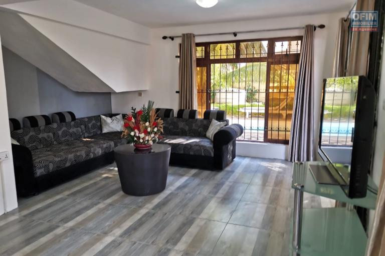 Flic en Flac – For rent Beautiful 3 bedroom apartment with parking, located on the ground floor, just a 5 minute walk from the beach and shops.