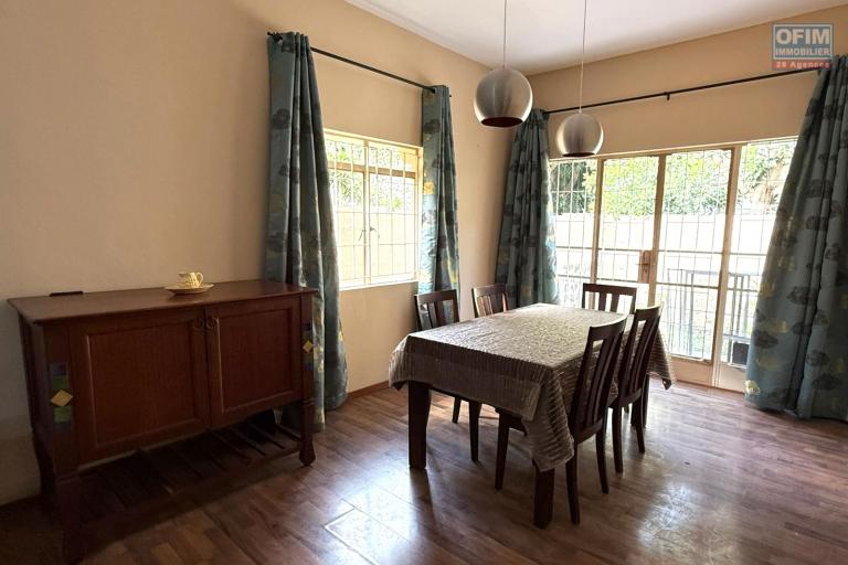 Rose Hill – Vandermeersch For rent 3 bedroom house + 1 office, ideally located in a quiet cul-de-sac.