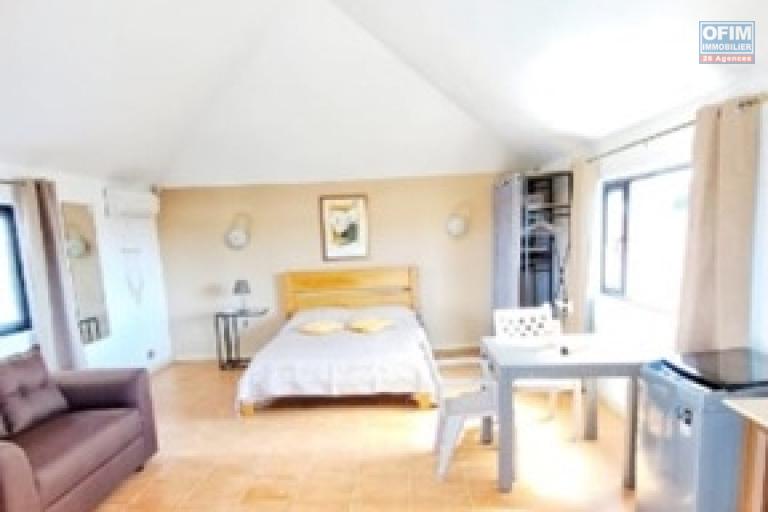Sale House / Villa GRAND GAUBE - CALODYNE – photo 12 of 15 – Bright bedroom