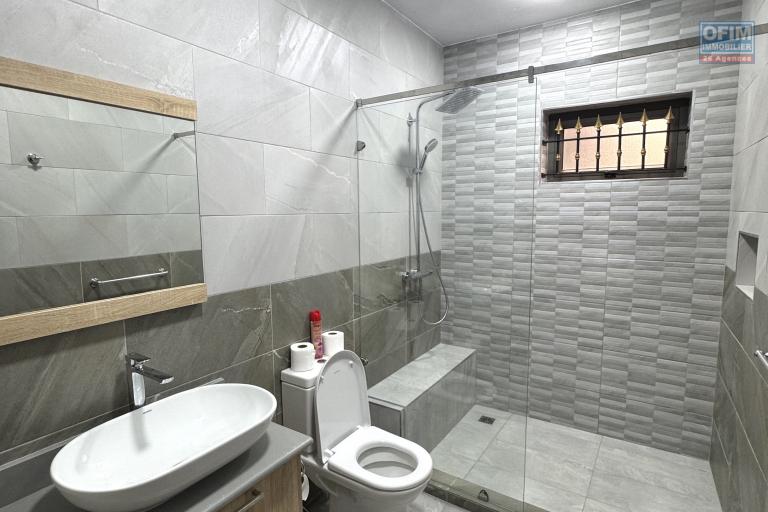 Flic en Flac, pleasant and recently built 2-bedroom apartment for rent, located on the ground floor in a quiet area, 200m from the beach.