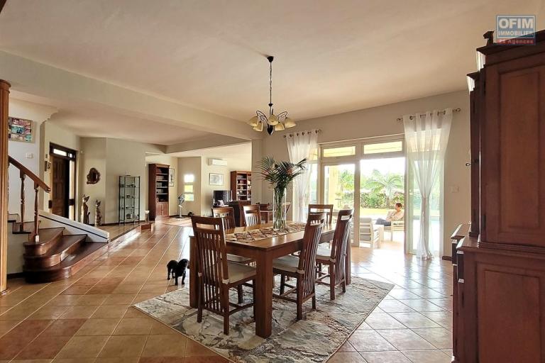 For sale – Charming villa with sea and mountain views in Tamarin