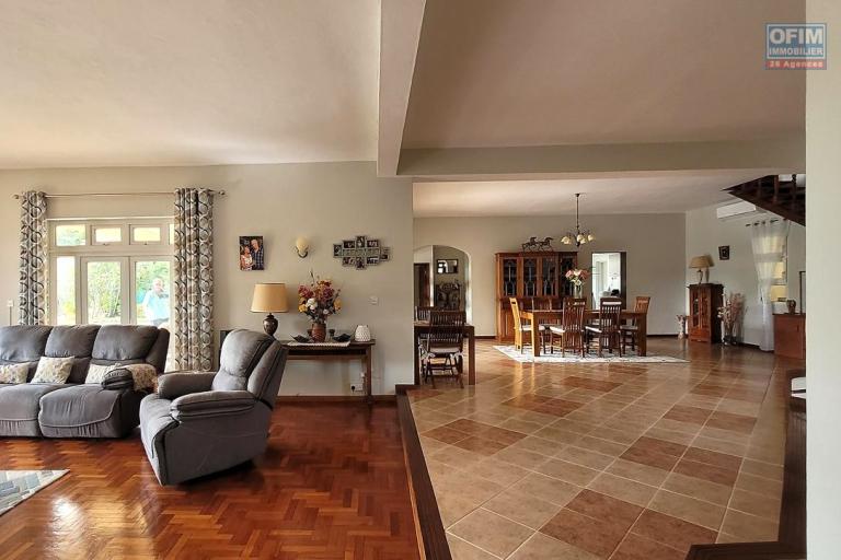 For sale – Charming villa with sea and mountain views in Tamarin