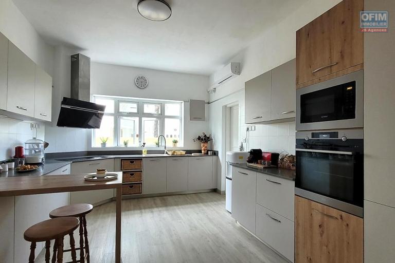 For sale – Charming villa with sea and mountain views in Tamarin