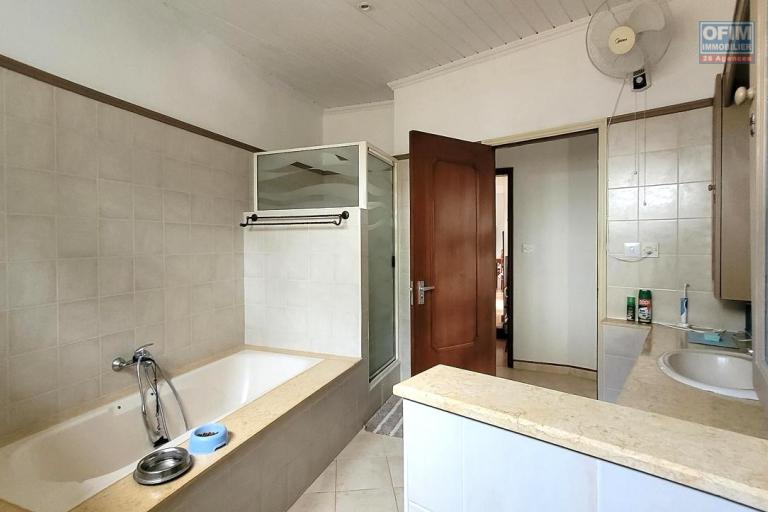 For sale – Charming villa with sea and mountain views in Tamarin