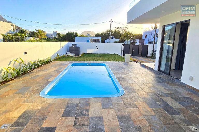 La Gaulette – For rent: superb recent contemporary villa with swimming pool, in a quiet environment.