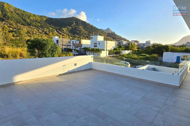 La Gaulette – For rent: superb recent contemporary villa with swimming pool, in a quiet environment.