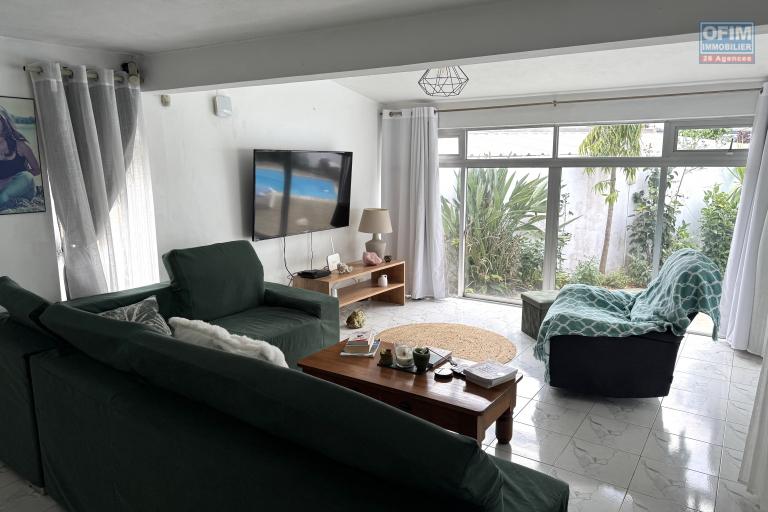 Roches Brunes – For sale: charming villa with garage, swimming pool and independent studio