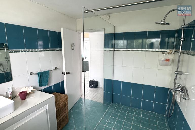 Roches Brunes – For sale: charming villa with garage, swimming pool and independent studio