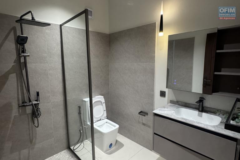 Accessible to foreigners in Flic en Flac – For sale: superb luxury apartment on the first floor with ocean view