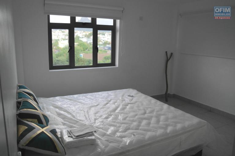 For rent: splendid 2-bedroom apartment with breathtaking ocean views, just steps from shops and Flic en Flac beach, Mauritius Island