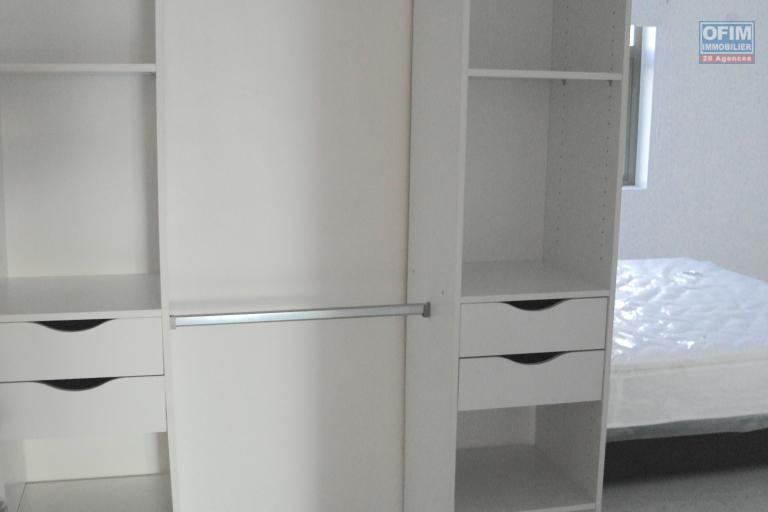 For rent: splendid 2-bedroom apartment with breathtaking ocean views, just steps from shops and Flic en Flac beach, Mauritius Island