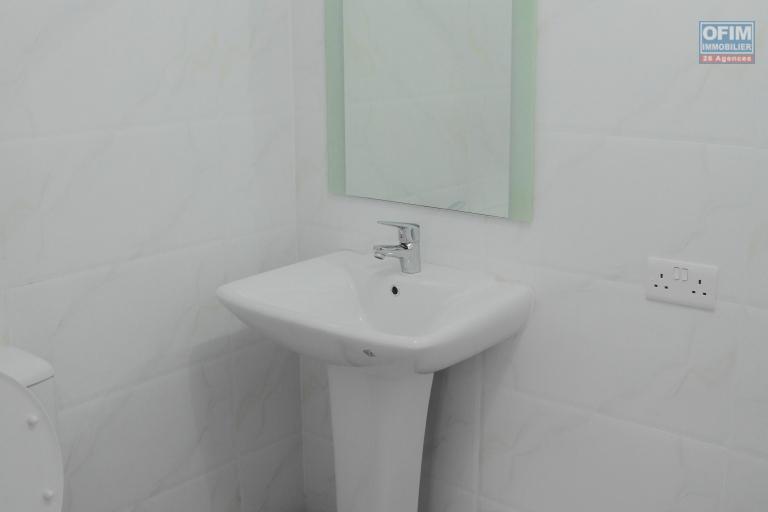 For rent: splendid 2-bedroom apartment with breathtaking ocean views, just steps from shops and Flic en Flac beach, Mauritius Island