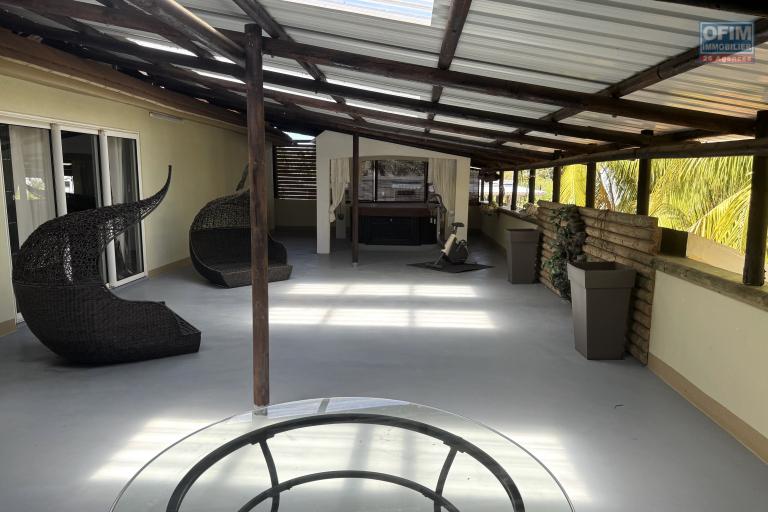 Flic en Flac – For sale: spacious villa of 300 m², 5 bedrooms, located in a quiet residential area.