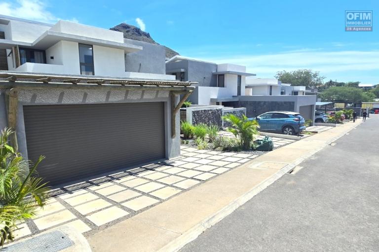 Tamarin – For rent: Stunning contemporary 4-bedroom villa with pool, close to everything