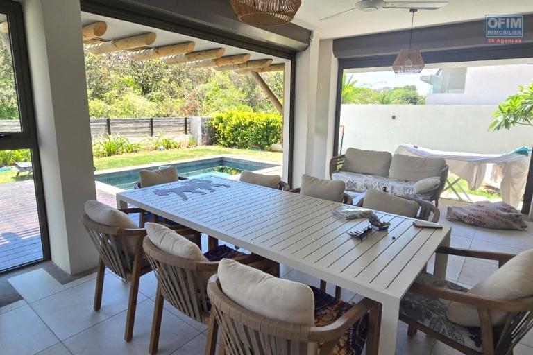 Tamarin – For rent: Stunning contemporary 4-bedroom villa with pool, close to everything