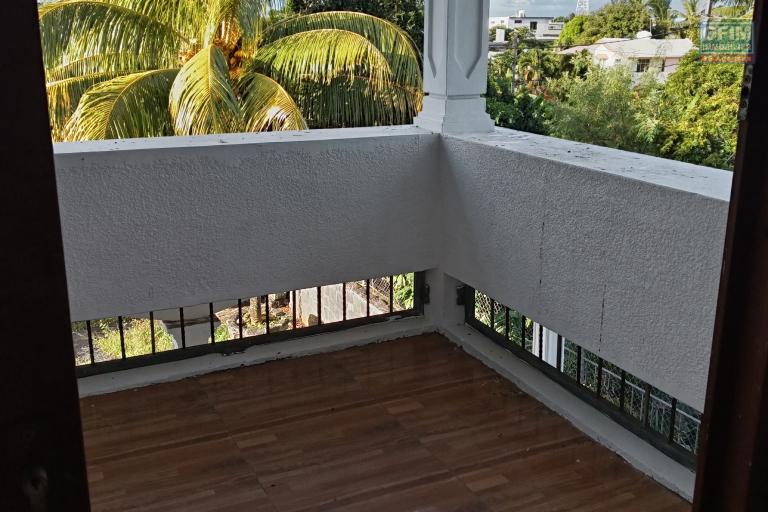 SPACIOUS FAMILY VILLA WITH ROOFTOP TOP SEA & MOUNTAIN VIEWS - PRIME GOODLANDS AREA