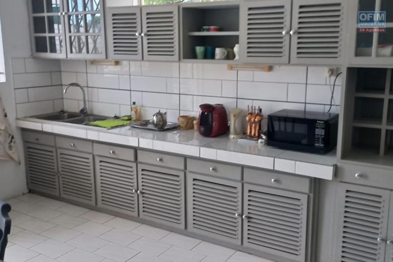 Office for rent in Pointe aux Cannoniers – 13 m² – Quiet location, in a shared apartment