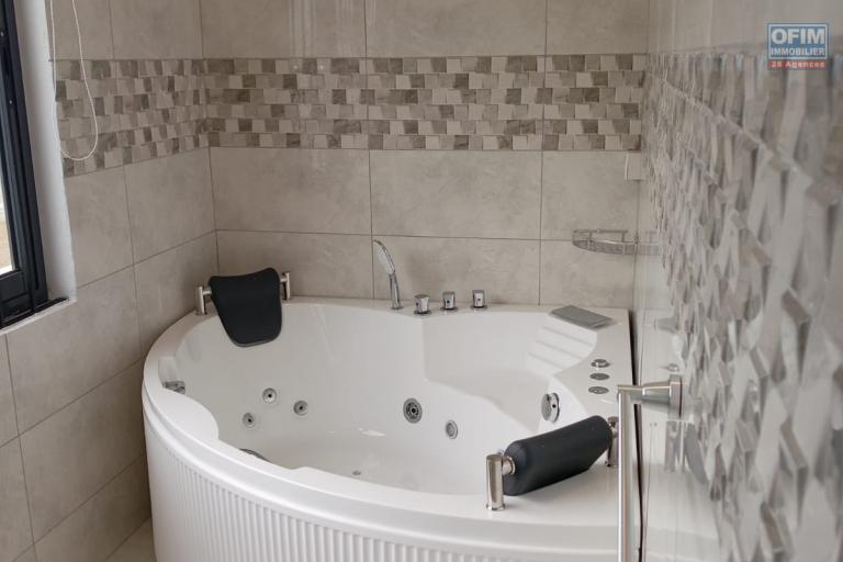 Renting House / Villa GRAND GAUBE - CALODYNE – photo 9 of 13 – Bathroom