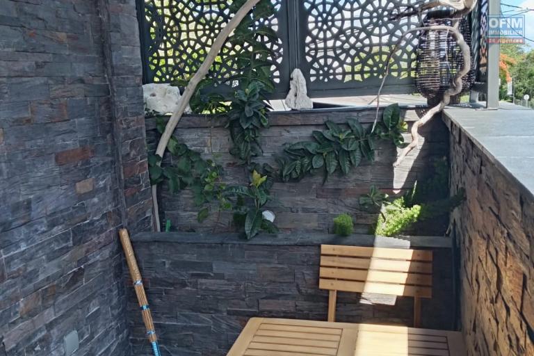 Rental Apartment GRAND BAIE - PEREYBERE - POINTE AUX CANONNIERS – photo 7 of 8 – Courtyard