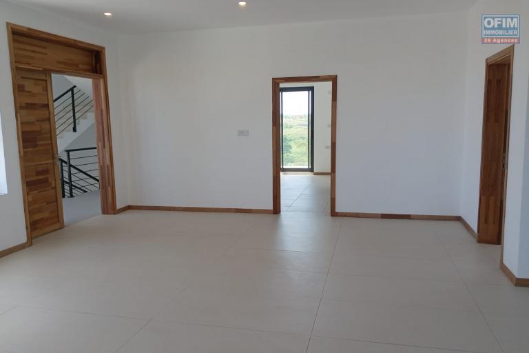 FOR SALE – NEW PENTHOUSE 180 m² ACCESSIBLE TO FOREIGNERS – GRAND BAIE CENTER