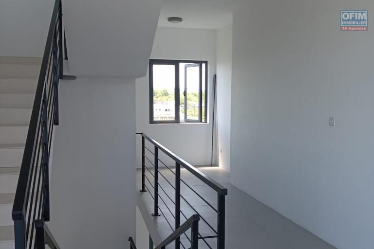 FOR SALE – NEW PENTHOUSE 180 m² ACCESSIBLE TO FOREIGNERS – GRAND BAIE CENTER