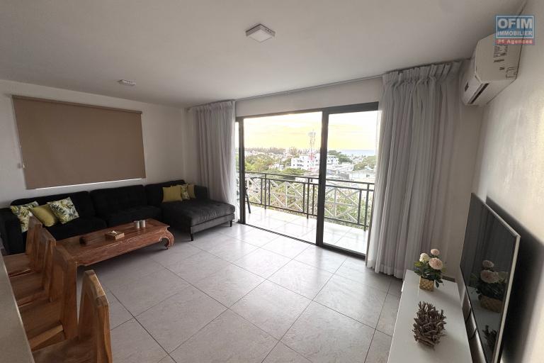For rent: splendid 2-bedroom apartment with breathtaking ocean views, just steps from shops and Flic en Flac beach, Mauritius Island