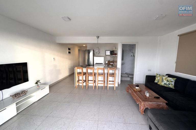 For rent: splendid 2-bedroom apartment with breathtaking ocean views, just steps from shops and Flic en Flac beach, Mauritius Island