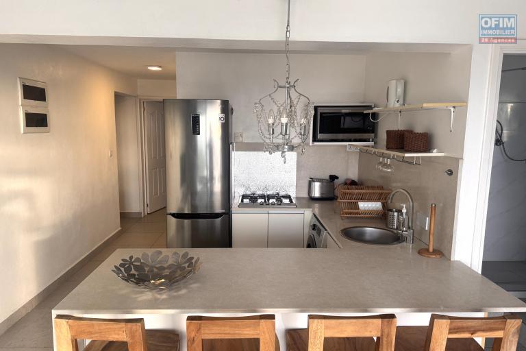 For rent: splendid 2-bedroom apartment with breathtaking ocean views, just steps from shops and Flic en Flac beach, Mauritius Island