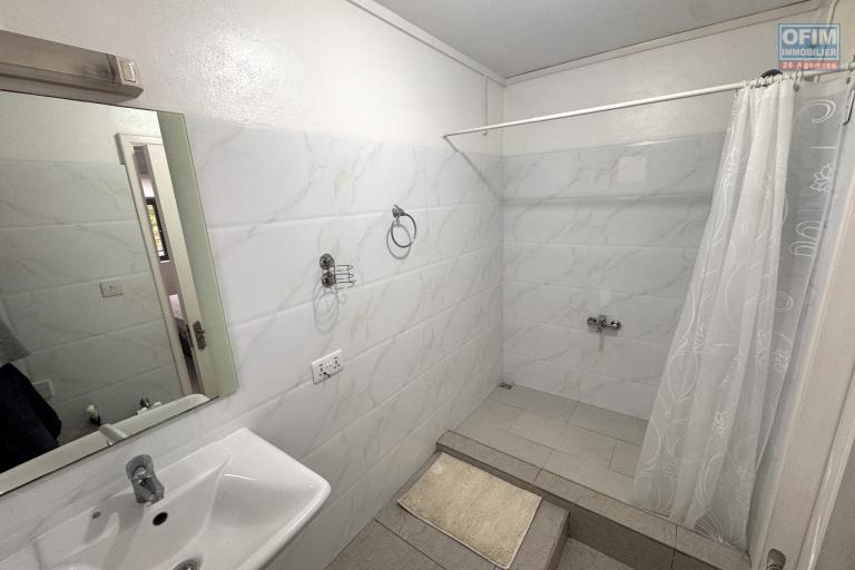 For rent: splendid 2-bedroom apartment with breathtaking ocean views, just steps from shops and Flic en Flac beach, Mauritius Island