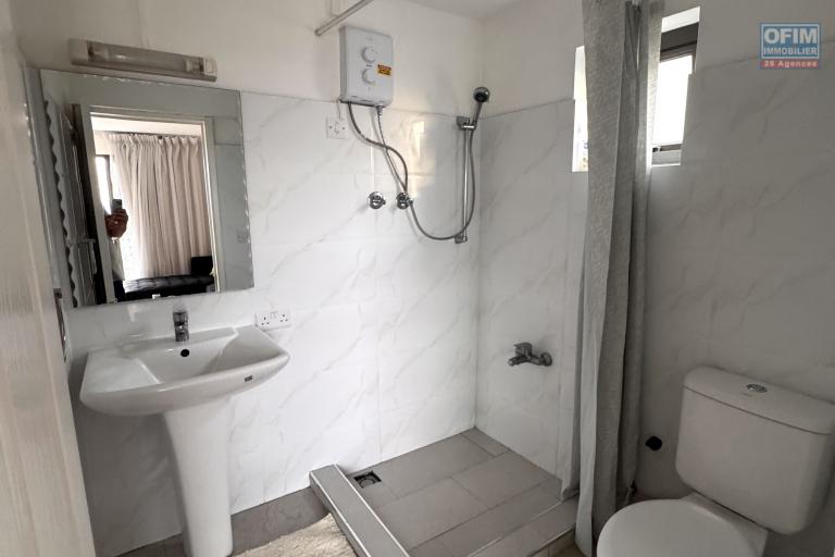 For rent: splendid 2-bedroom apartment with breathtaking ocean views, just steps from shops and Flic en Flac beach, Mauritius Island