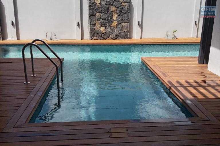 New contemporary villa in Pereybere – 6 bedrooms – Central swimming pool – Premium amenities