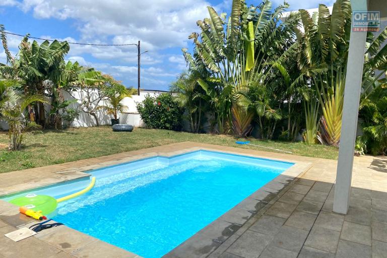 Albion for rent: Beautiful, recently built, single-storey villa with three bedrooms and swimming pool, located in a quiet area.