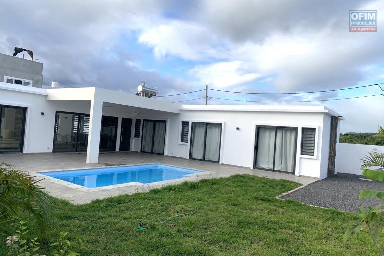 Albion for rent: Beautiful, recently built, single-storey villa with three bedrooms and swimming pool, located in a quiet area.