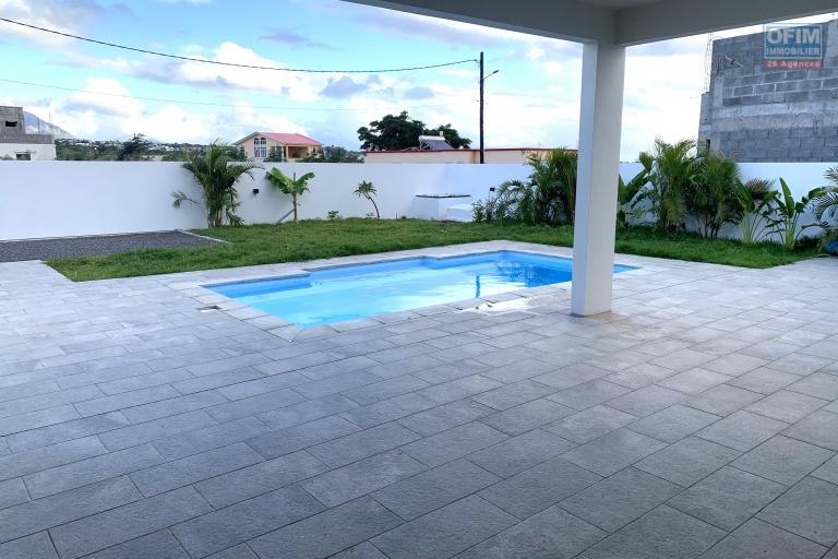 Albion for rent: Beautiful, recently built, single-storey villa with three bedrooms and swimming pool, located in a quiet area.