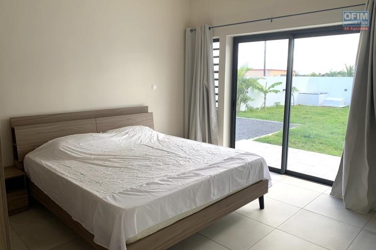 Albion for rent: Beautiful, recently built, single-storey villa with three bedrooms and swimming pool, located in a quiet area.