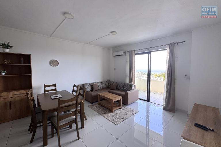 Rental Apartment FLIC EN FLAC - ALBION – photo 8 of 14 – Living area with sea view
