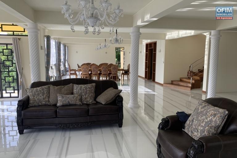 Quatre Bornes for sale is a huge villa with a breathtaking view and which has four bedrooms, an indoor swimming pool and a garage.