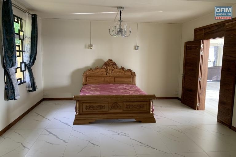 Quatre Bornes for sale is a huge villa with a breathtaking view and which has four bedrooms, an indoor swimming pool and a garage.