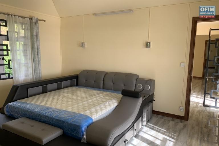 Quatre Bornes for sale is a huge villa with a breathtaking view and which has four bedrooms, an indoor swimming pool and a garage.