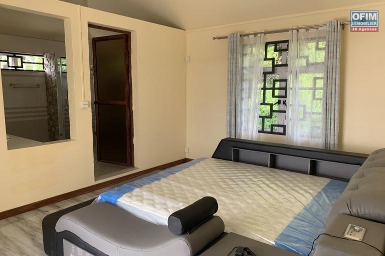 Quatre Bornes for sale is a huge villa with a breathtaking view and which has four bedrooms, an indoor swimming pool and a garage.