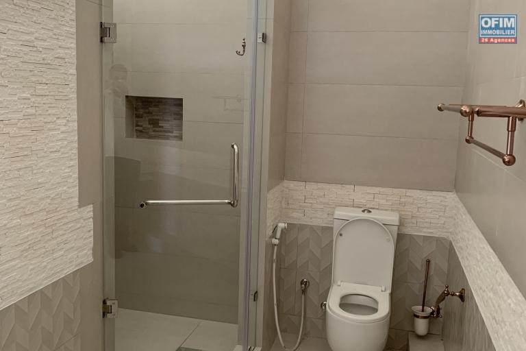 Quatre Bornes for sale is a huge villa with a breathtaking view and which has four bedrooms, an indoor swimming pool and a garage.