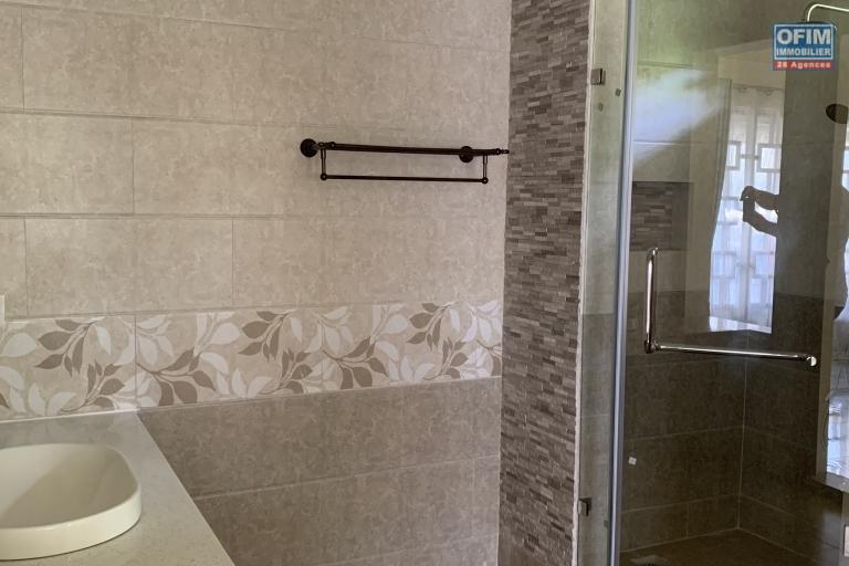 Quatre Bornes for sale is a huge villa with a breathtaking view and which has four bedrooms, an indoor swimming pool and a garage.