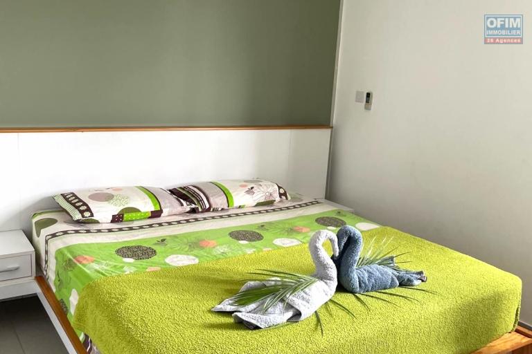 Flic en Flac, 3-bedroom apartment for rent located on the fourth floor with elevator and covered parking, in a secure residence with a breathtaking view.