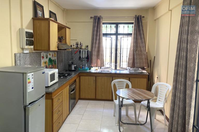 Flic en Flac, 2-bedroom apartment for rent with communal pool, located on the ground floor of a secure residence, 2 steps from the beach and shops.