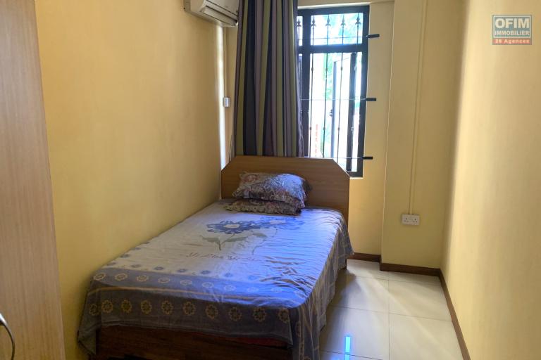 Flic en Flac, 2-bedroom apartment for rent with communal pool, located on the ground floor of a secure residence, 2 steps from the beach and shops.